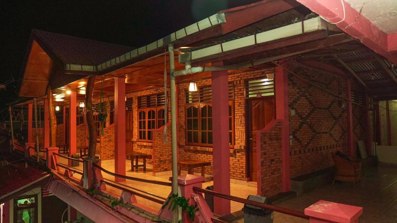 Judita Cottages Tuk Tuk Exterior photo
